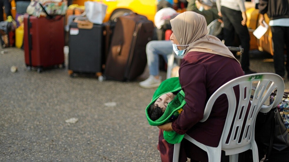 الفصائل الفلسطينية تدعو مصر لـ"التخفيف من معاناة" المسافرين عبر معبر رفح