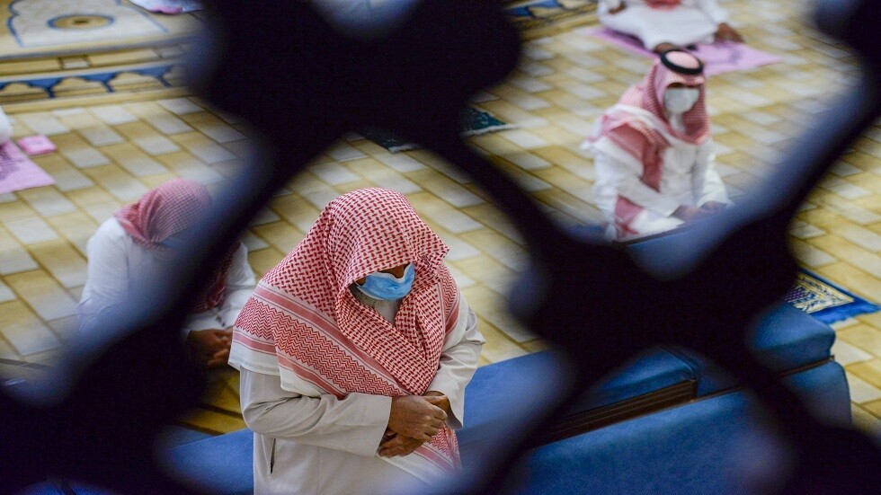 كورونا.. السعودية تغلق 8 مساجد