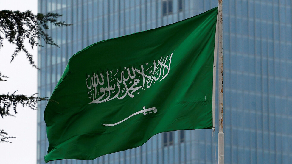 السعودية تسجل 325 إصابة جديدة بفيروس كورونا و3 وفيات
