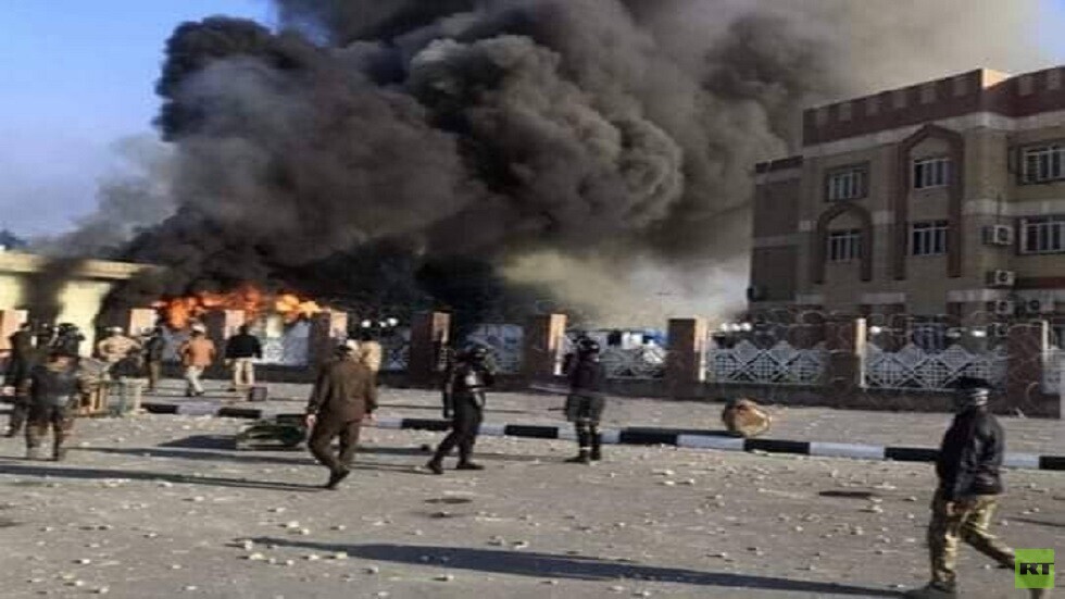 العراق.. 8 جرحى بصفوف قوى الأمن والمتظاهرين في مواجهات ذي قار
