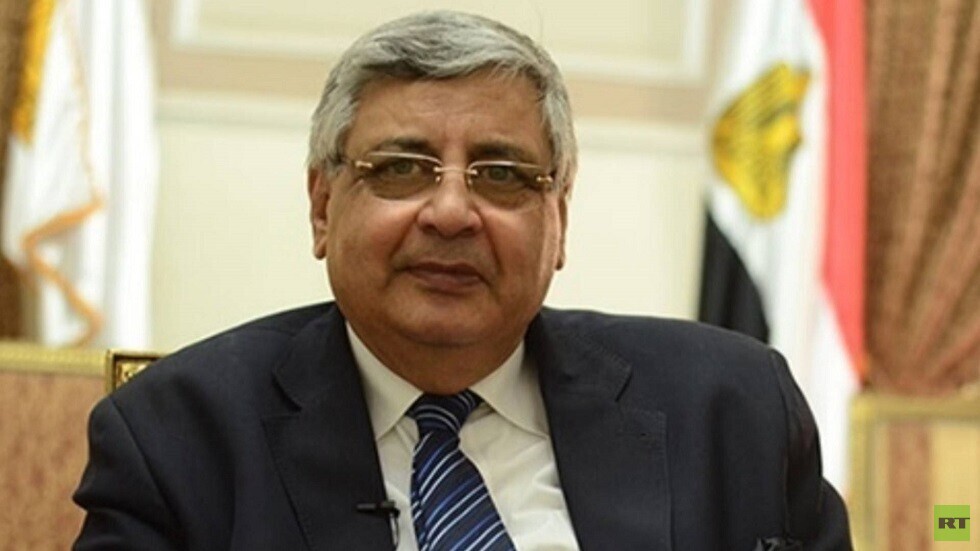 مستشار السيسي يكشف عن حالات إصابة بكورونا بعد يوم من تلقي لقاح مضاد لـ