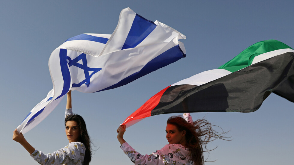أول تغريدة للسفير الإماراتي  من إسرائيل