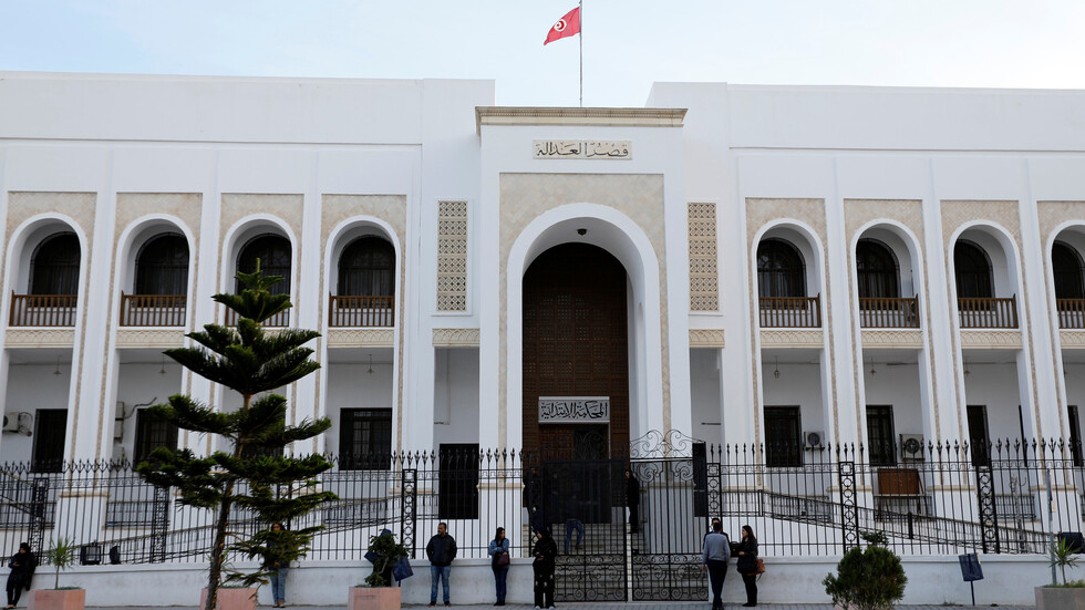 محكمة تونسية تفرج عن سجينين بالخطأ