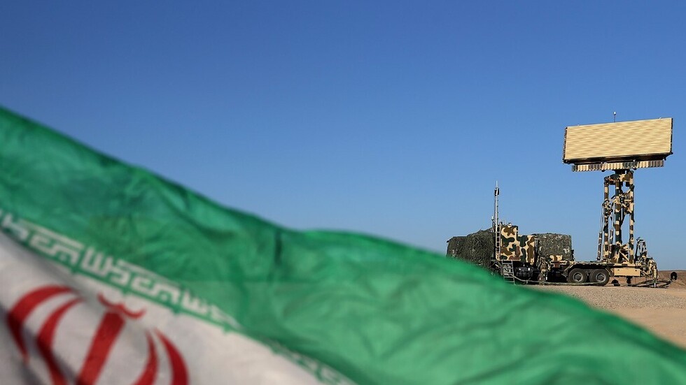 الحرس الثوري الإيراني يعلن إصابة شخص وفقدان آخر بهجوم مسلح على حافلة له