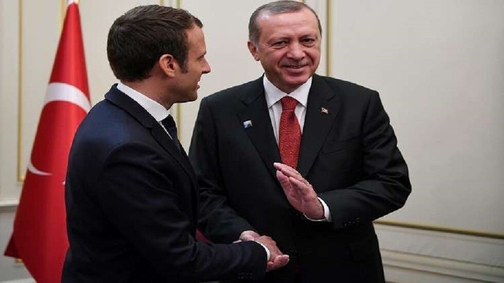 أردوغان لماكرون: يمكننا تقديم مساهمات مهمة لجهود الأمن والاستقرار والسلام في منطقة جغرافية واسعة