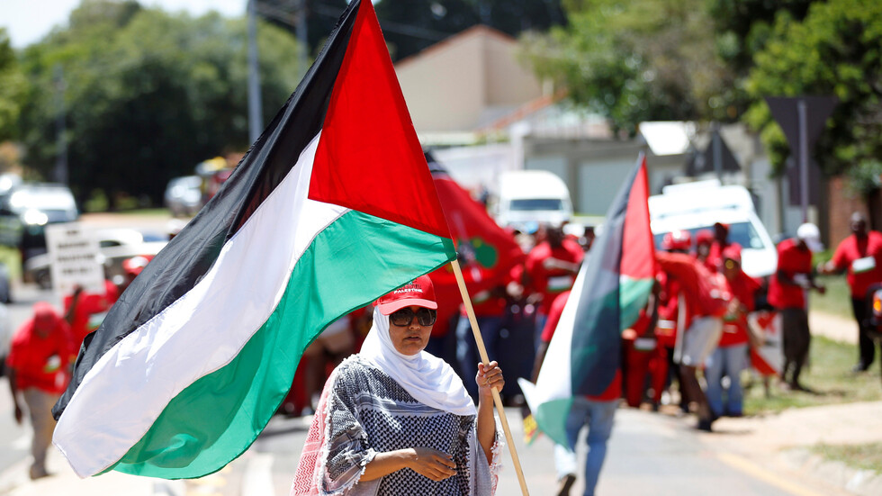 جنوب إفريقيا.. الحكم على كبير القضاة بالاعتذار عن تأييد إسرائيل