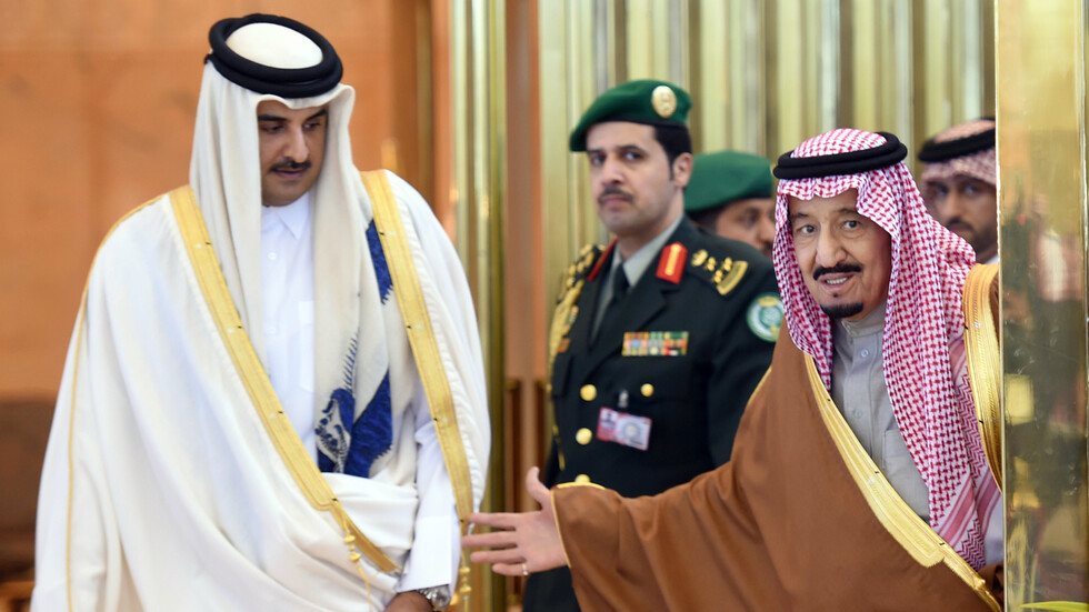 رسالة من العاهل السعودي لأمير قطر