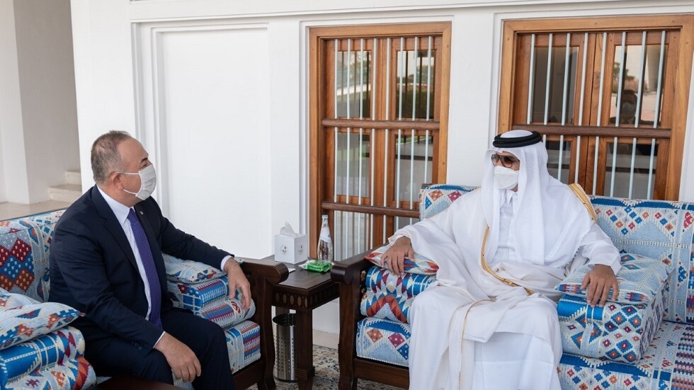 أمير قطر يستقبل وزير الخارجية التركي في الدوحة