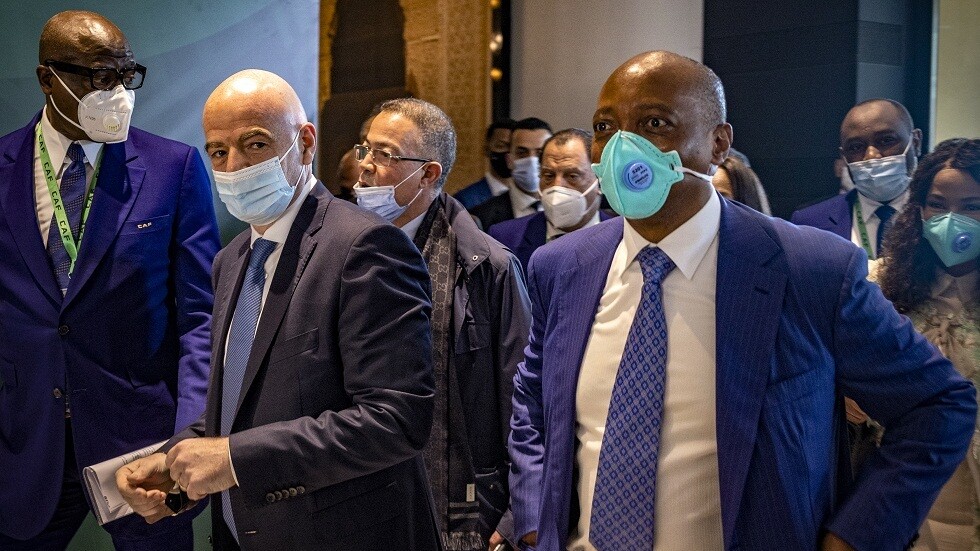 الملياردير الجنوب إفريقي موتسيبي يفوز برئاسة الاتحاد الإفريقي لكرة القدم بالتزكية