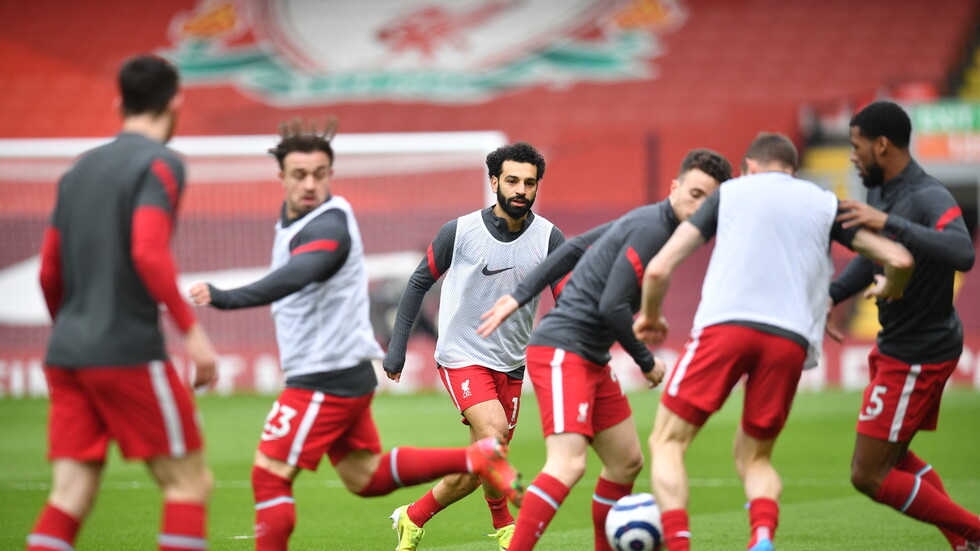 لاعبو ليفربول "يسخرون" من محمد صلاح بعد تغريدة وكيله المثيرة للجدل