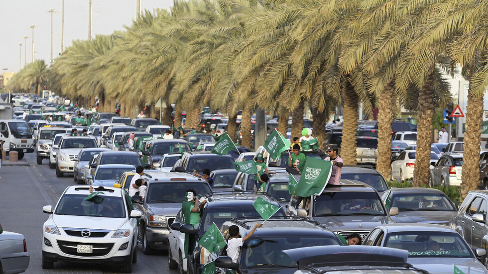 مع دخوله حيز التنفيذ.. نظام إلغاء الكفالة في السعودية لن يشمل 5 مهن
