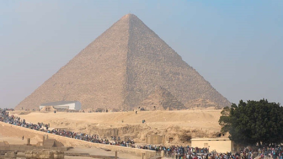 عالم آثار يعتقد بوجود حجرة مهملة في هرم خوفو