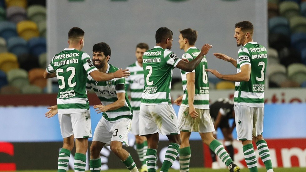 شاهد.. لاعب يبكي متأثرا لصغر سنه بالدوري البرتغالي وبات يهدد عرش رونالدو