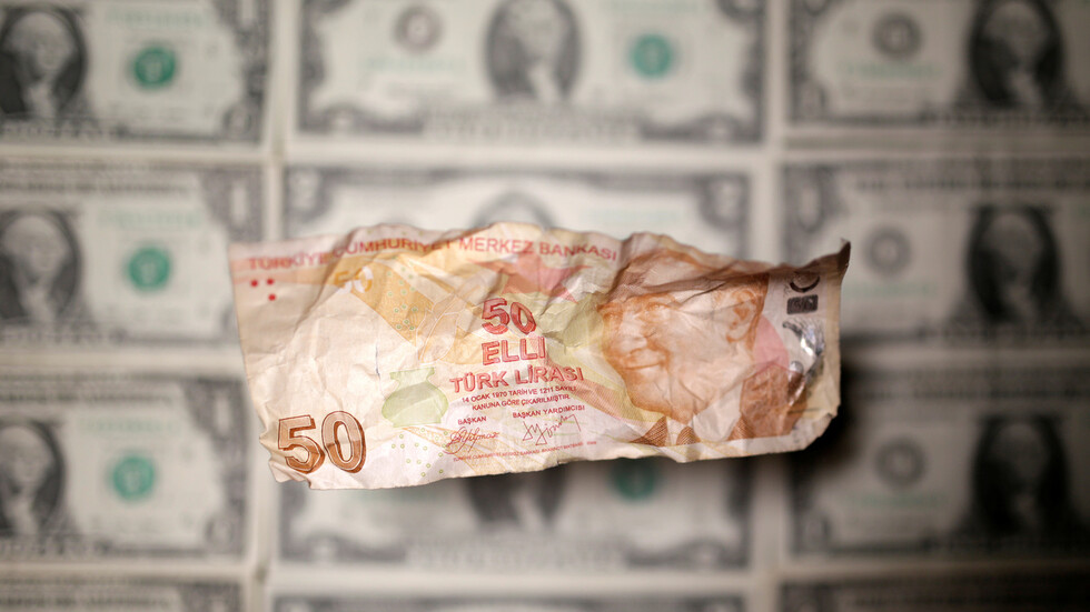 بورصة اسطنبول تعلق عمليات التداول بعد انهيار سعر صرف الليرة والانخفاض الكبير في المؤشر الرئيسي