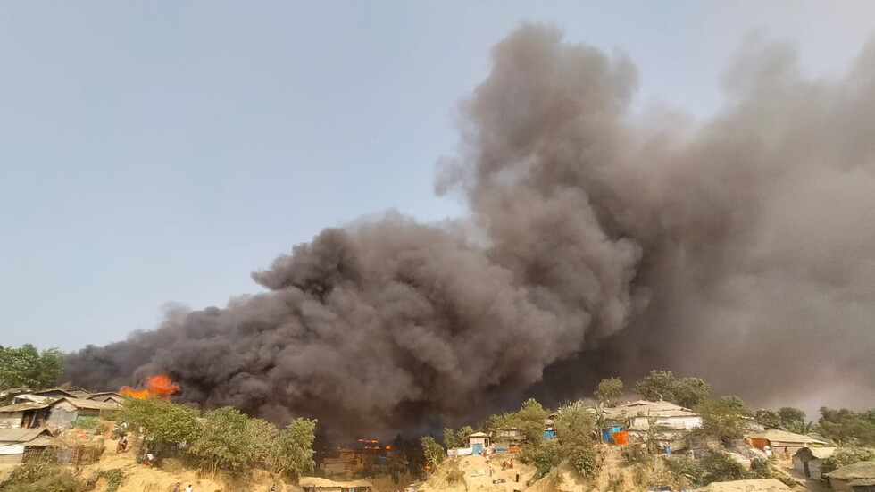 15 قتيلا و400 مفقود جراء حريق بمخيم للروهينغا في بنغلاديش