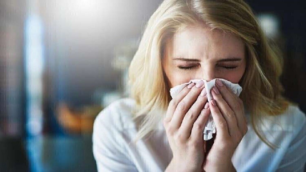 دراسة: الفيروس الأنفي الشائع يمكن أن يوفر مستوى معينا من الحماية ضد عدوى