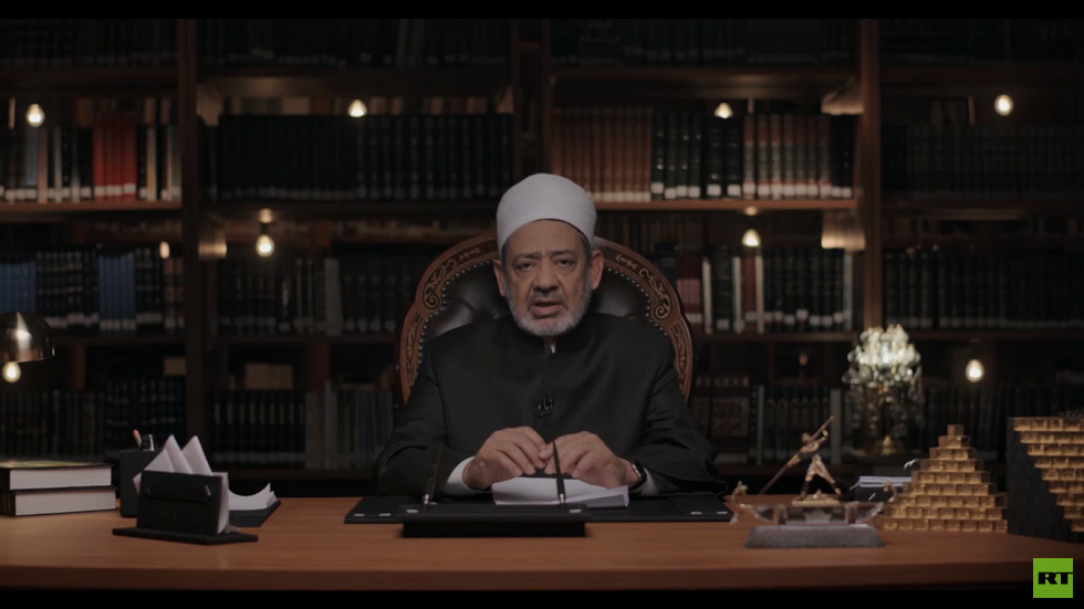 مصر.. شيخ الأزهر يوجه بصرف مساعدات عاجلة لأسر ضحايا حادث قطاري سوهاج