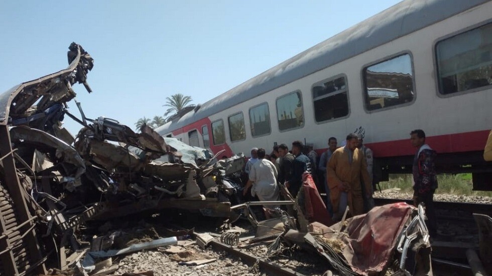 مصر.. النائب العام يأمر بحزمة إجراءات في تحقيقات حادث قطاري سوهاج