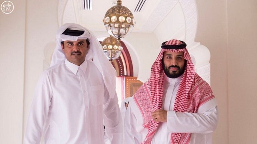 ولي العهد السعودي يستعرض مع أمير قطر مبادرتي 