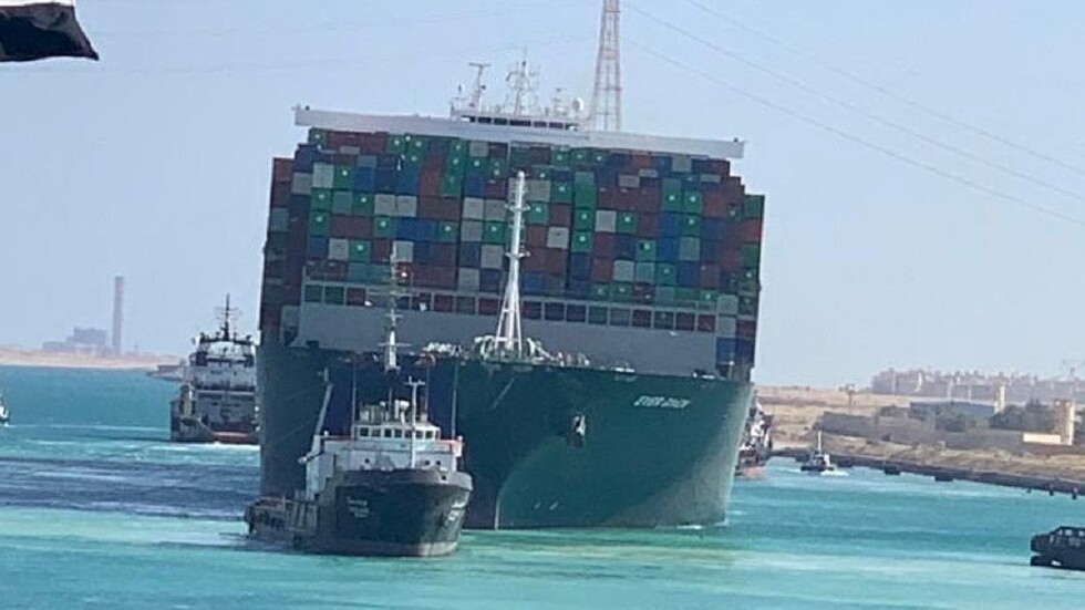 شركة "إيفر غرين": فحص السفينة لتحديد صلاحيتها للإبحار بعد تعويمها