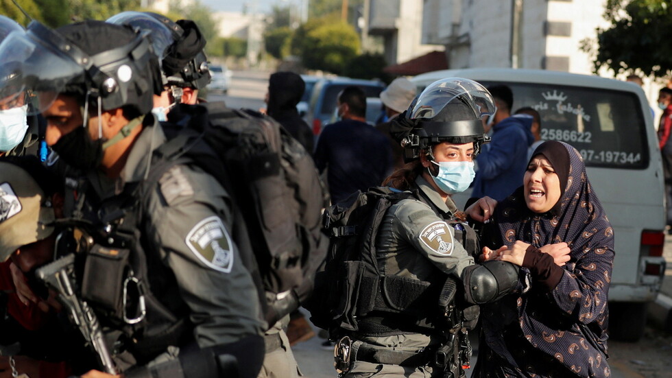 الشرطة الإسرائيلية تقتل فلسطينيا في حيفا بدعوى محاولته تنفيذ عملية طعن