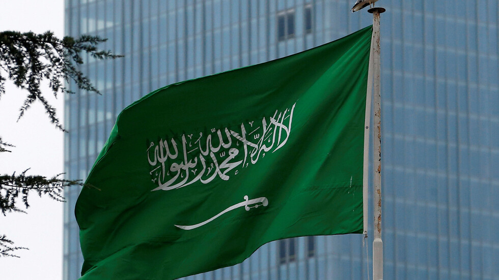 قرار سعودي بشأن إقامات المصريين العالقين في وطنهم