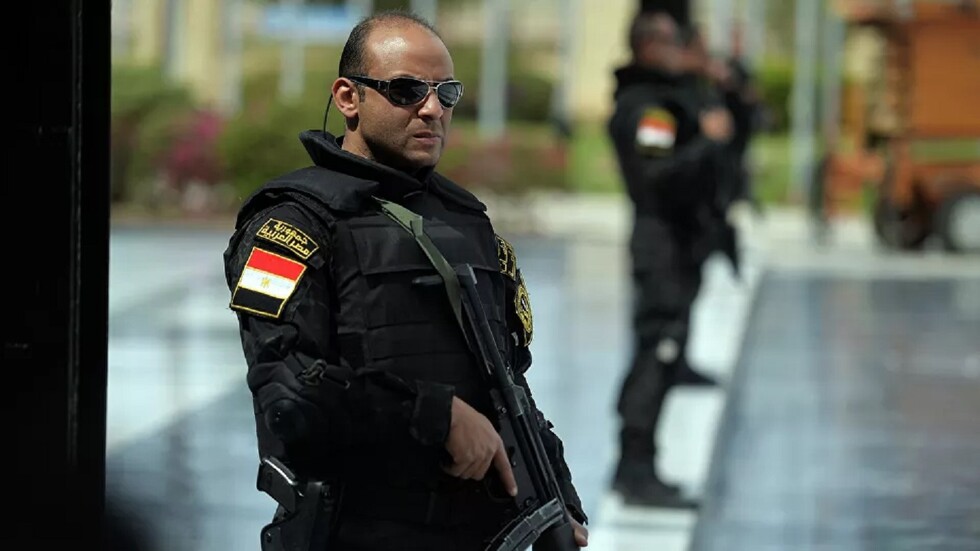 مصر.. جريمة قتل وحشية لأم وطفلها على يد سائق 