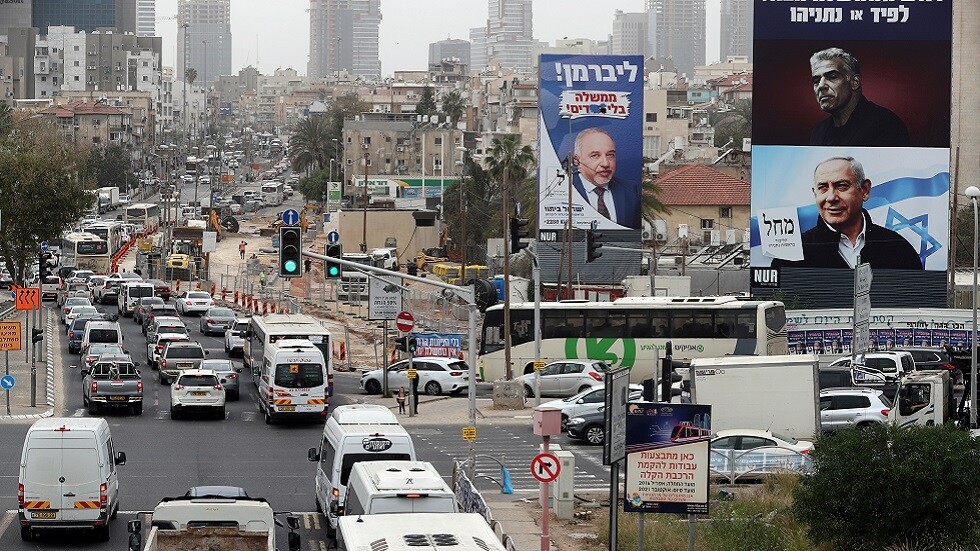 استطلاع رأي: نصف اليهود الإسرائيليين تقريبا يؤيدون حكومة تدعمها الأحزاب العربية