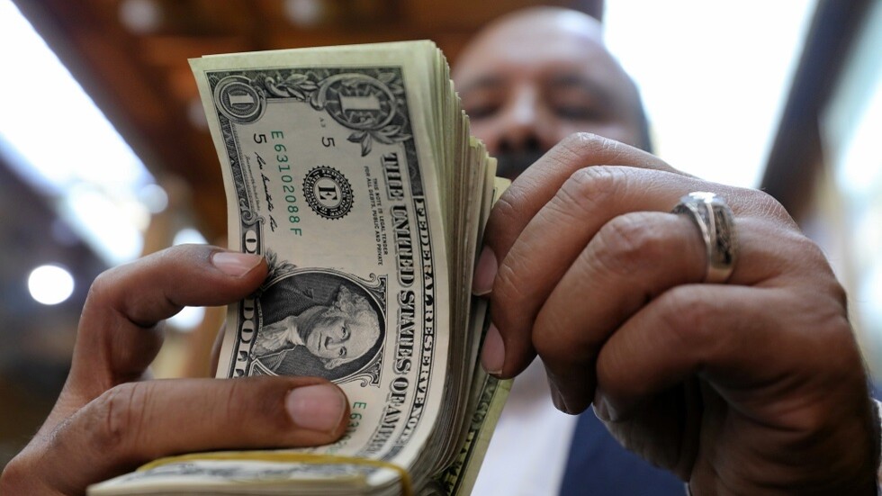 احتياطي النقد الأجنبي في مصر يرتفع خلال شهر بنحو 136 مليون دولار