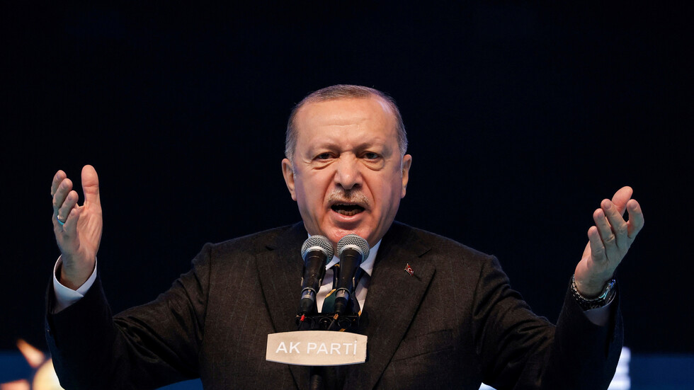 أردوغان: رسالة ضباط البحرية السابقين تضم تلميحات انقلابية ولا ننوي الانسحاب من اتفاقية مونترو
