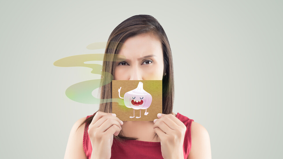 رائحة في الأنفاس قد تكون علامة تحذيرية للإصابة بمرض الكبد الدهني