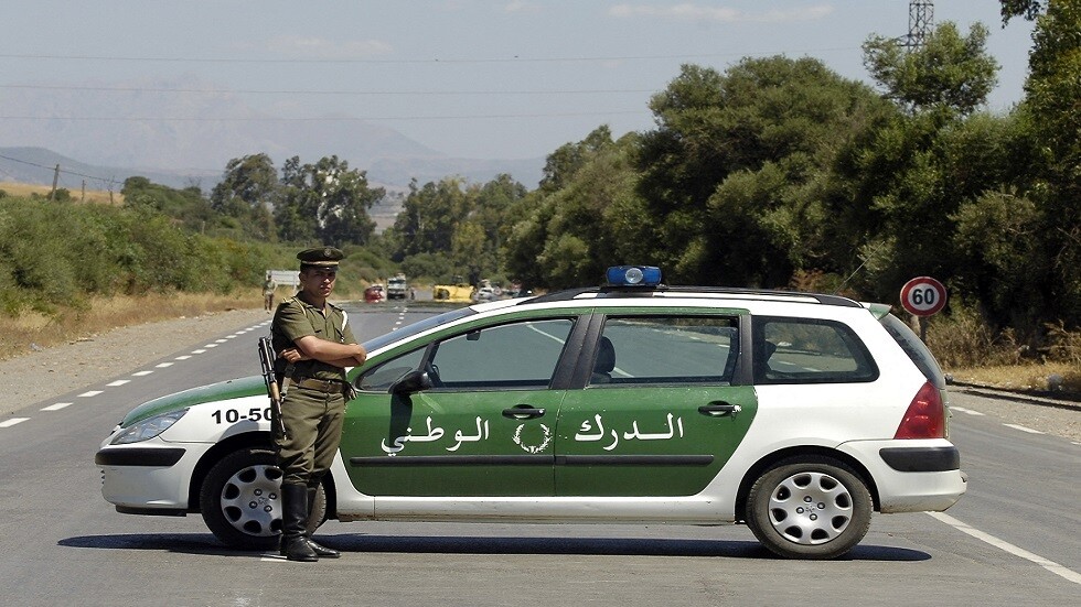 القبض على مشعوذ "كبير" يحمل شهادة دكتوراه فخرية مزورة من الجامعة العربية!