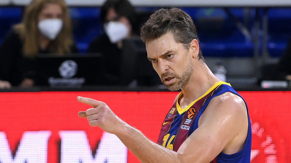 باو غازول بقميص برشلونة مجددا بعد 20 عاما