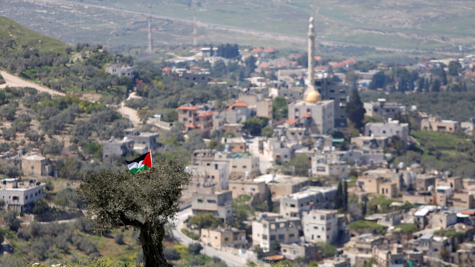 صحيفة: الصندوق القومي اليهودي يوافق على قرار يسمح له بشراء أراض بالضفة الغربية