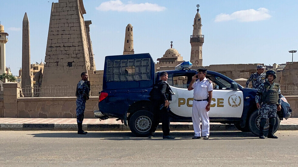 مصر.. معركة عنيفة بالأسلحة وسقوط عدد من المصابين
