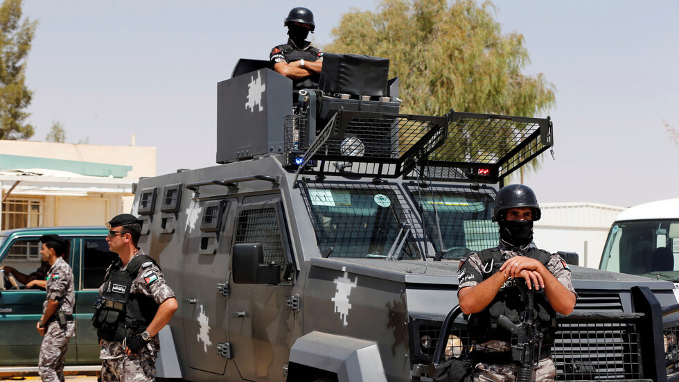 الأردن.. إصابة ضابط أثناء اشتباك مع مهربين على الحدود مع سوريا