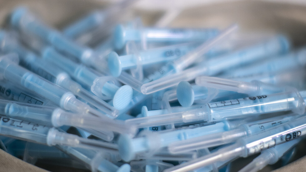 النرويج تقرض جميع جرعات لقاح "أسترازينيكا" لدولتين مجاورتين