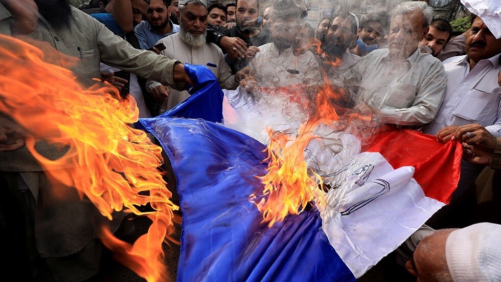 البرلمان الباكستاني يناقش مسألة طرد السفير الفرنسي