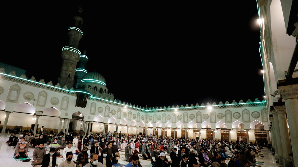 دار الإفتاء المصري توضح كيفية تحديد "القبلة" في الفضاء والكواكب الأخرى