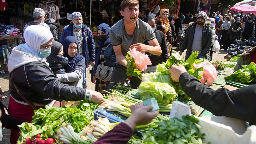بعد حظر دخول الفواكه والخضار من لبنان.. السعودية تسمح لشاحنات لبنانية بالدخول إليها