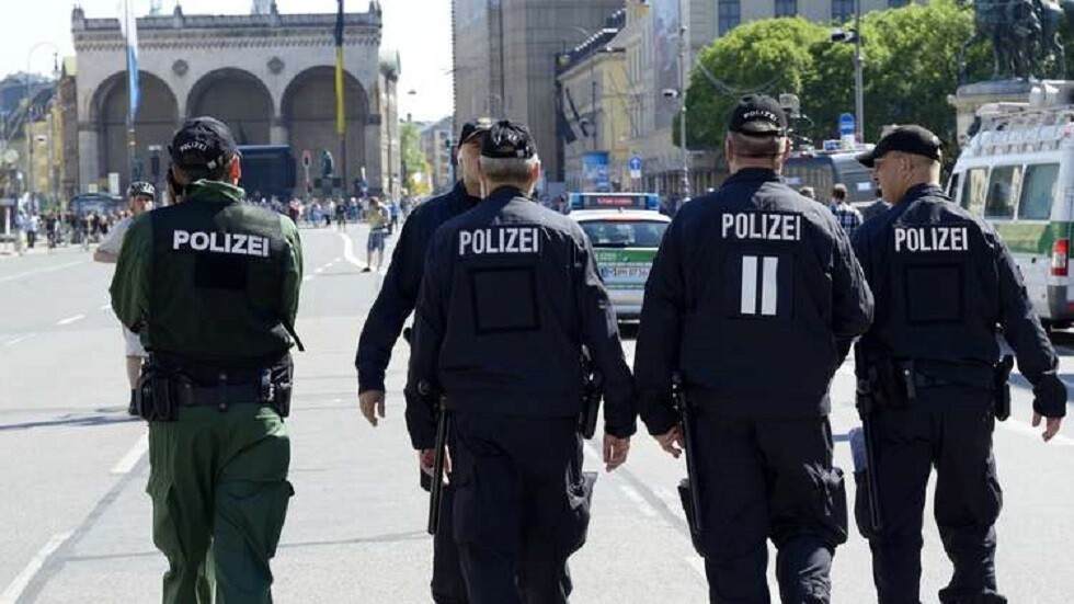 ألمانيا.. إصابة 19 شرطيا خلال تفريق حفل بحديقة عامة