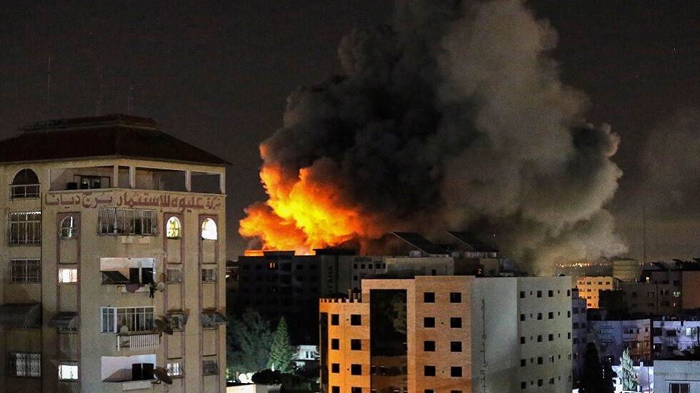 القصف يطال مقرات حكومية في غزة وإسرائيل تعلن مقتل قياديين في استخبارات "حماس"