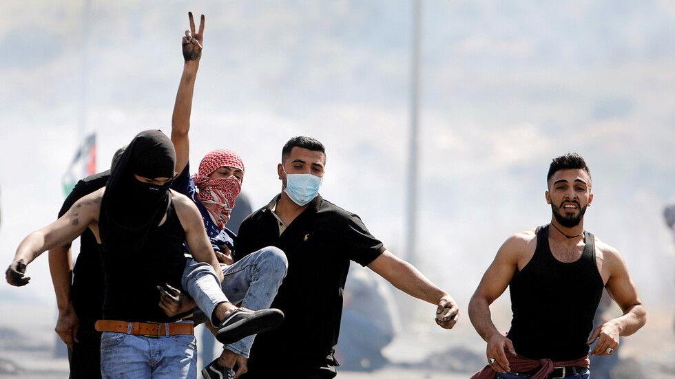 مواجهات بين المواطنين الفلسطينيين والجنود الإسرائيليين في عدة مناطق بالضفة الغربية