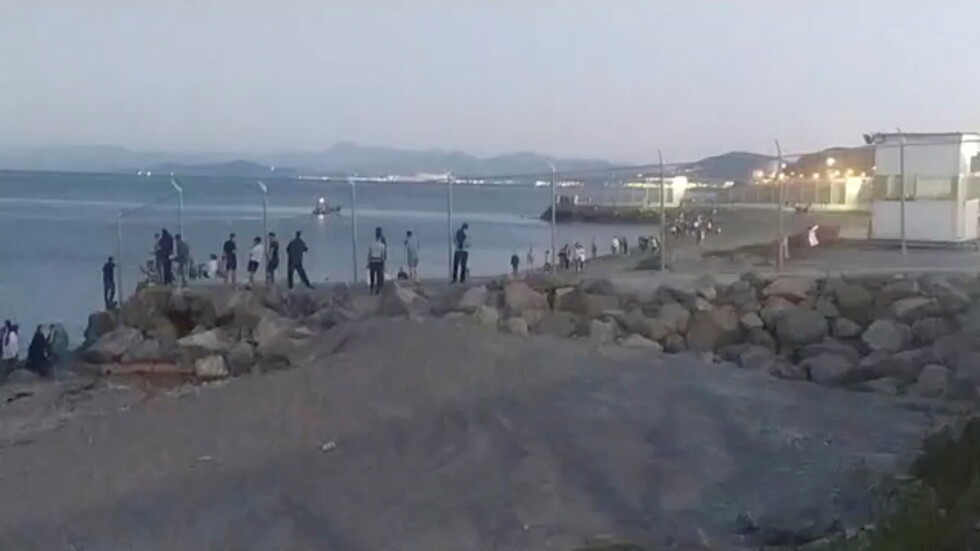 السلطات الإسبانية: نحو 5 آلاف مغربي دخلوا سبتة بصورة غير شرعية