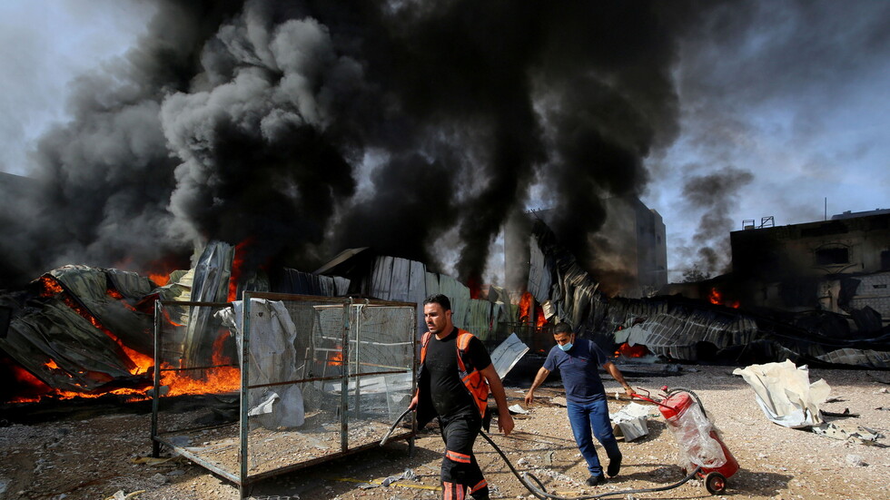 الهلال الأحمر الفلسطيني لـRT: نواجه نقصا في الأدوية والمعدات الطبية.. الوضع في غزة سيء (فيديو)