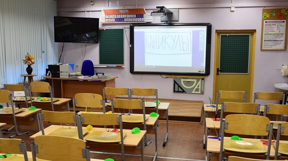 تلميذ حاول التسلل إلى مدرسة في بطرسبورغ مع مسدس إشارة