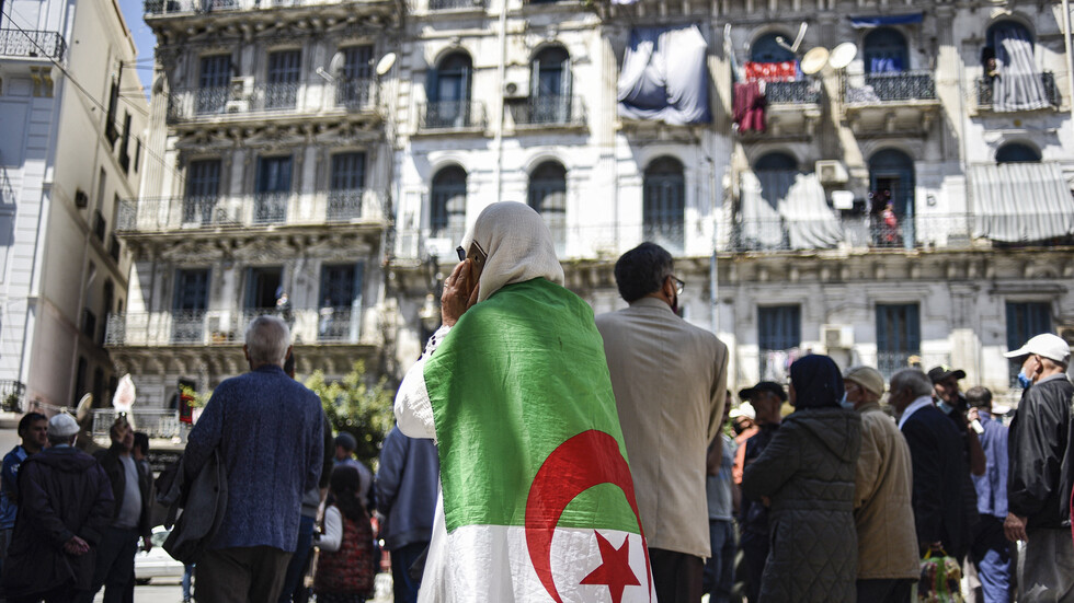 فضيحة تزوير كبرى في الجزائر بطلها مواطن من دول الجوار