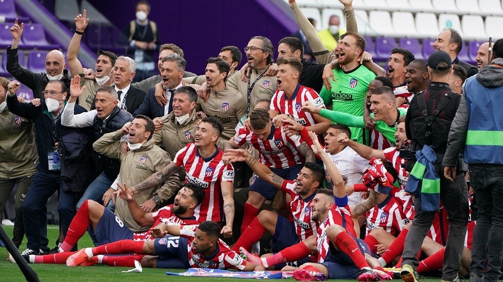 أتلتيكو مدريد يتوج بلقب بطل الدوري الإسباني لأول مرة منذ عام 2014 (فيديو)