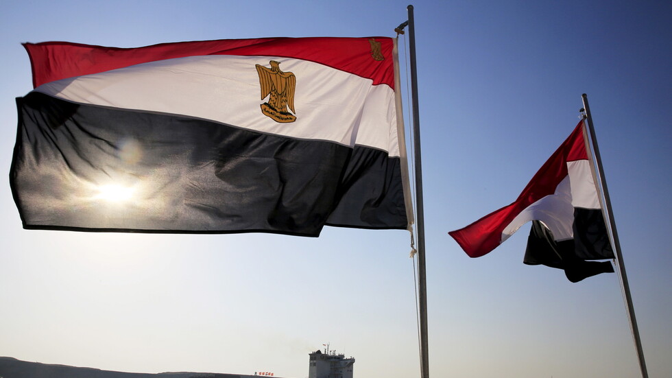 مصر.. حل مشاكل 200 سائق عالق بالمعبر الليبي