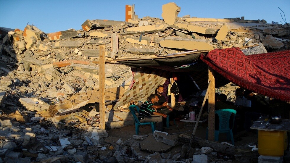 سفير فلسطين في مصر يرد على التخوفات من استخدام أموال إعمار غزة لشراء السلاح